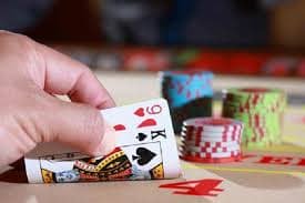 Người chơi Việt Nam trải nghiệm game nổ hũ trên điện thoại tại ibet